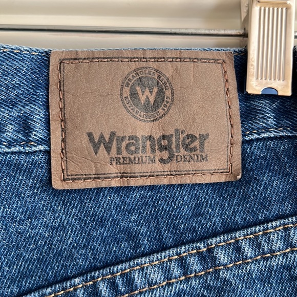 WRANGLER Hi Rise Bermuda Jean Shorts - Picture 4 of 6
